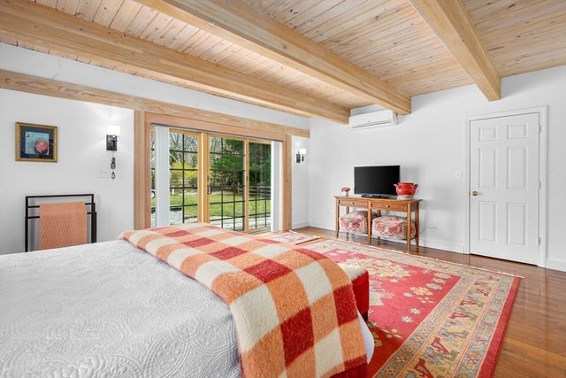 134 School St, Barnstable, MA 02635