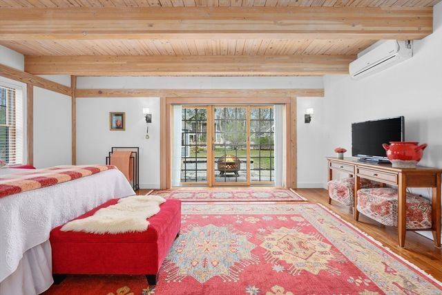 134 School St, Barnstable, MA 02635