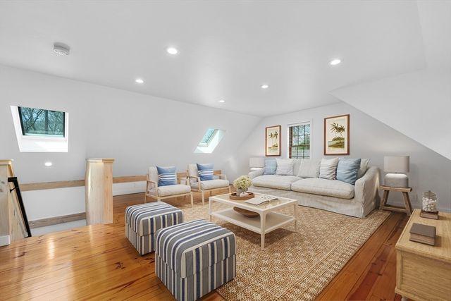 134 School St, Barnstable, MA 02635