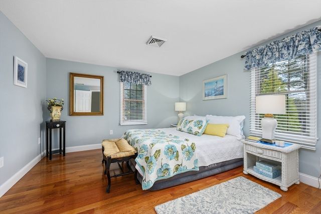 134 School St, Barnstable, MA 02635