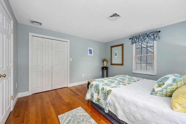 134 School St, Barnstable, MA 02635