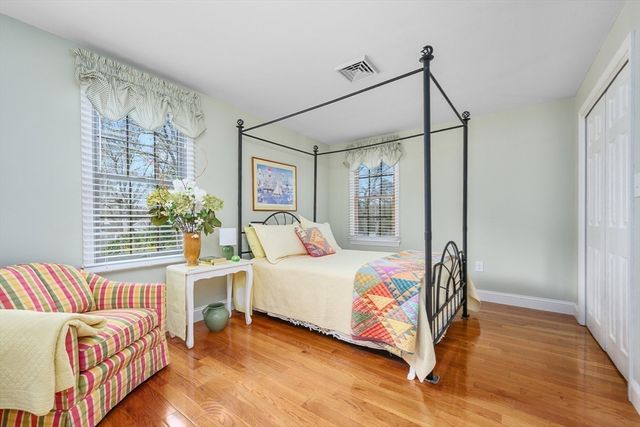 134 School St, Barnstable, MA 02635