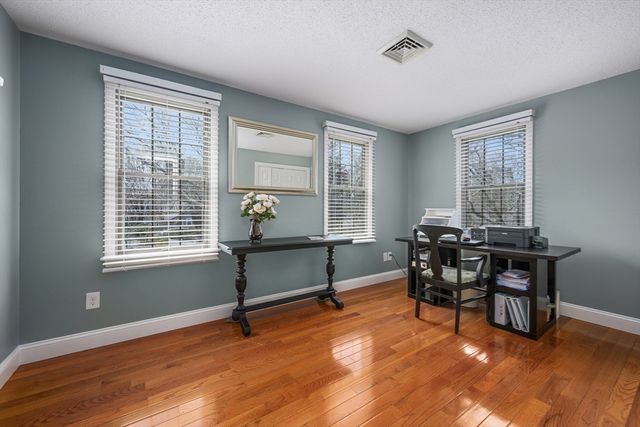 134 School St, Barnstable, MA 02635