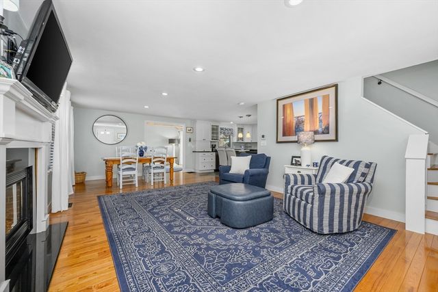 134 School St, Barnstable, MA 02635