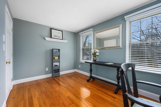 134 School St, Barnstable, MA 02635