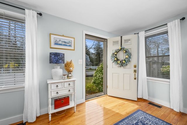 134 School St, Barnstable, MA 02635