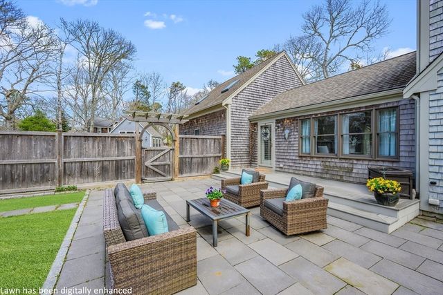 134 School St, Barnstable, MA 02635