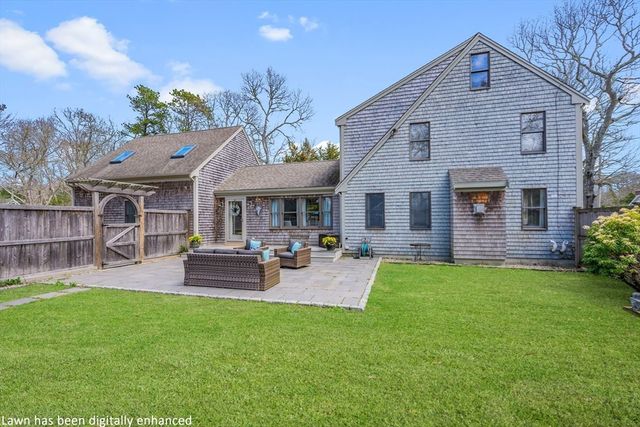 134 School St, Barnstable, MA 02635