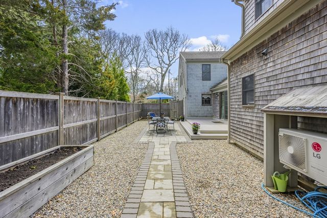 134 School St, Barnstable, MA 02635