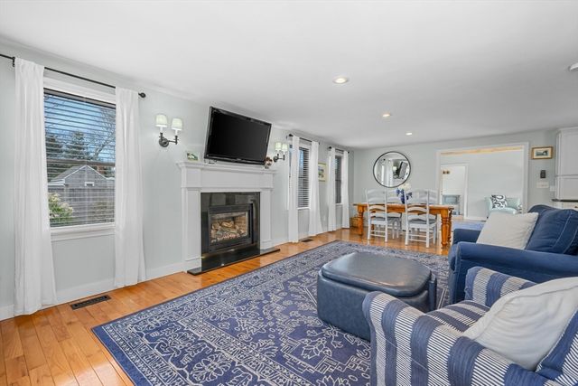 134 School St, Barnstable, MA 02635