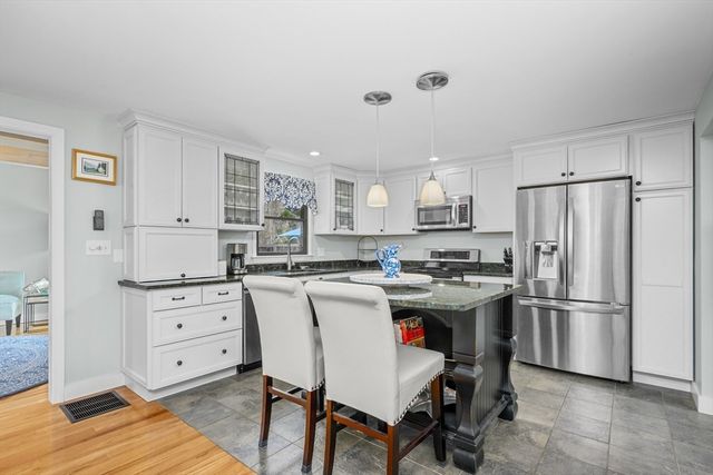 134 School St, Barnstable, MA 02635