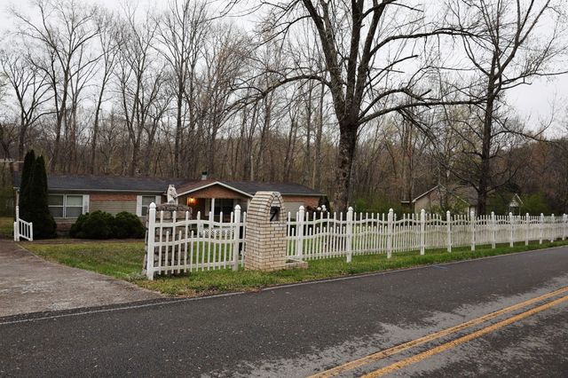 1050 Macon Wall Rd, Ashland City, TN 37015