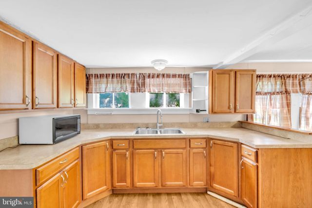 19 HIGH ST, Allentown, NJ 08501