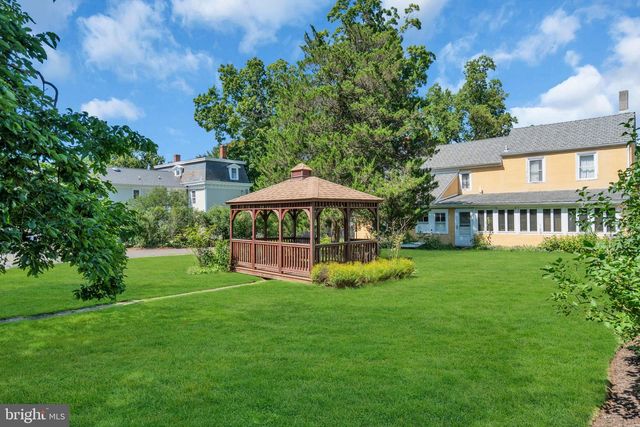 19 HIGH ST, Allentown, NJ 08501