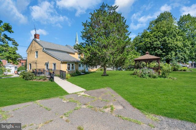 19 HIGH ST, Allentown, NJ 08501