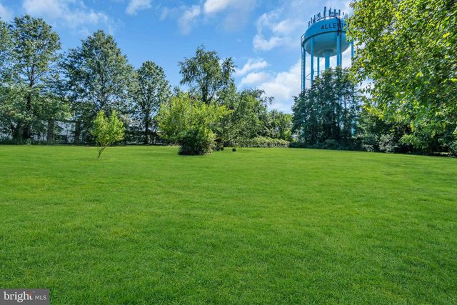 19 HIGH ST, Allentown, NJ 08501