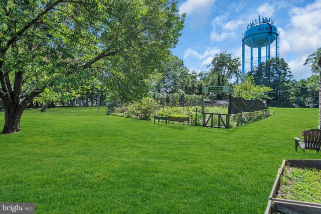 19 HIGH ST, Allentown, NJ 08501