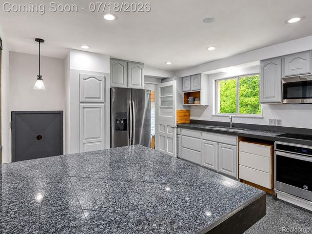 46495 North Avenue, Macomb Township, MI 48042