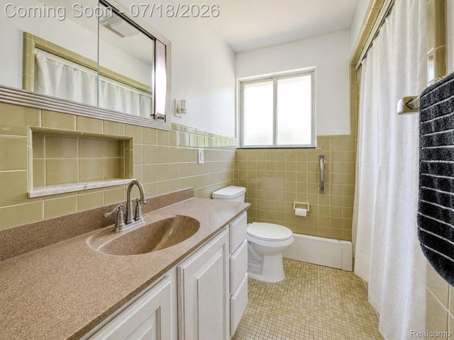 46495 North Avenue, Macomb Township, MI 48042