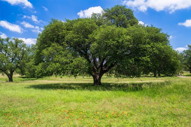 302 Hye Albert RD, Hye, TX 78635