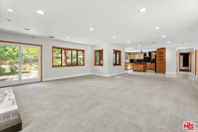 22954 Collins Street, Los Angeles, CA 91367