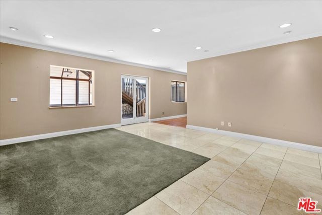 22954 Collins Street, Los Angeles, CA 91367
