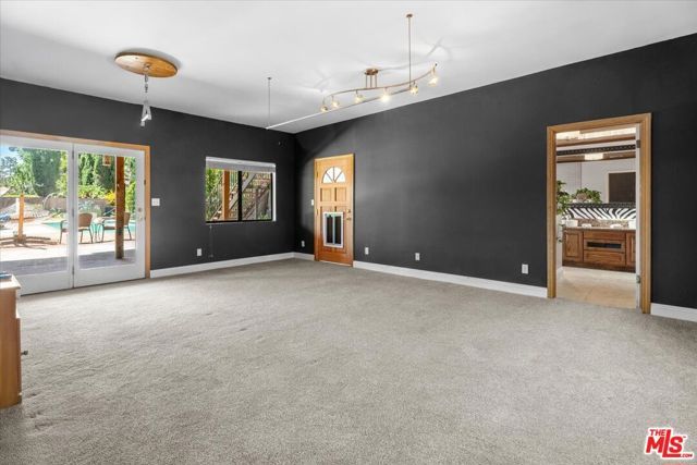 22954 Collins Street, Los Angeles, CA 91367