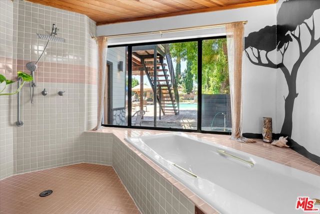 22954 Collins Street, Los Angeles, CA 91367