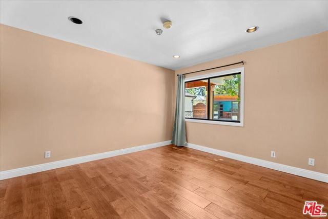 22954 Collins Street, Los Angeles, CA 91367