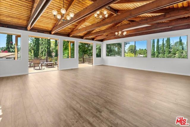 22954 Collins Street, Los Angeles, CA 91367