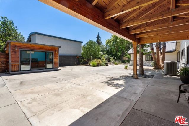 22954 Collins Street, Los Angeles, CA 91367