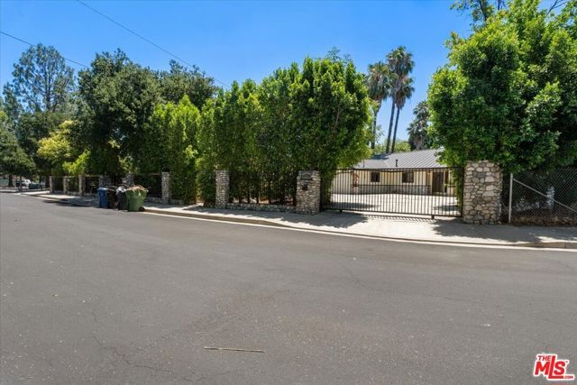 22954 Collins Street, Los Angeles, CA 91367