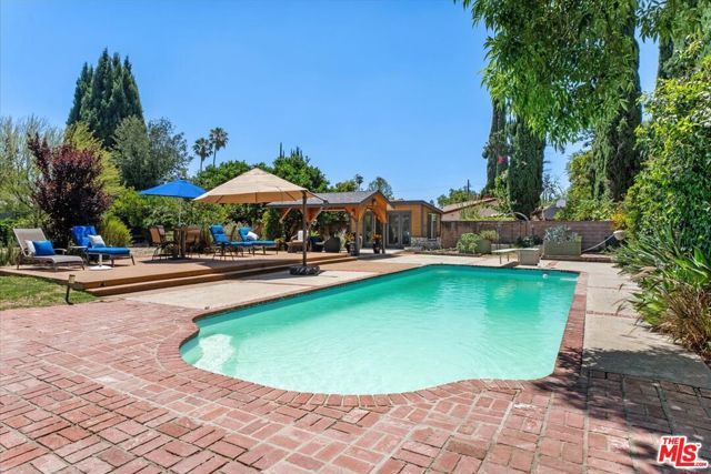 22954 Collins Street, Los Angeles, CA 91367