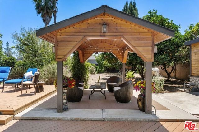 22954 Collins Street, Los Angeles, CA 91367