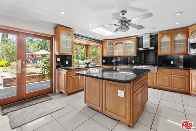22954 Collins Street, Los Angeles, CA 91367
