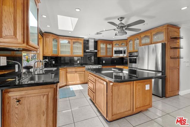 22954 Collins Street, Los Angeles, CA 91367