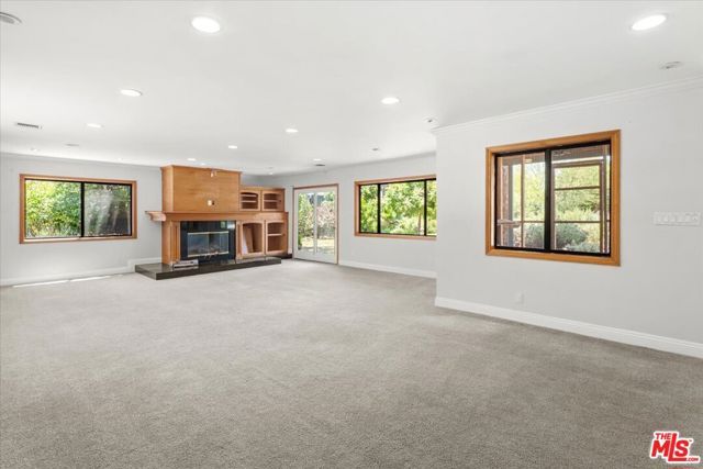 22954 Collins Street, Los Angeles, CA 91367