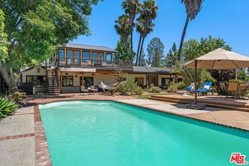 22954 Collins Street, Los Angeles, CA 91367