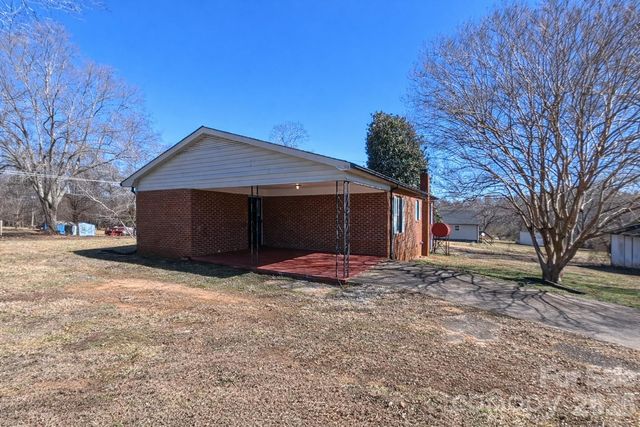 2410 Harris Henrietta Road, Mooresboro, NC 28114