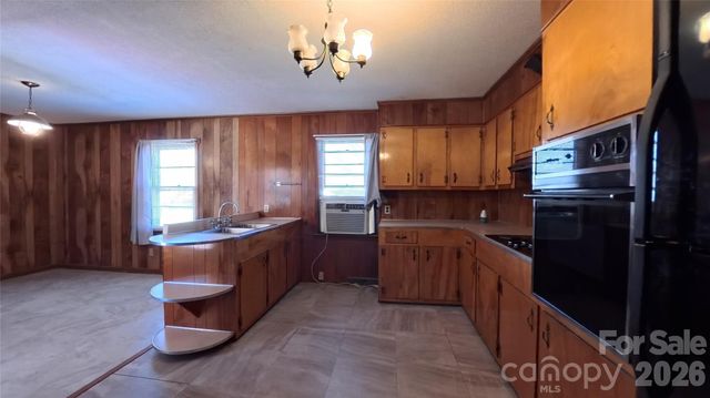 2410 Harris Henrietta Road, Mooresboro, NC 28114