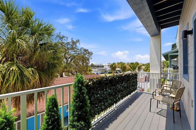 946 HIGHLAND AVENUE 16, Dunedin, FL 34698