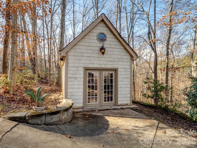 1090 N Saunders Drive, Catawba, NC 28609