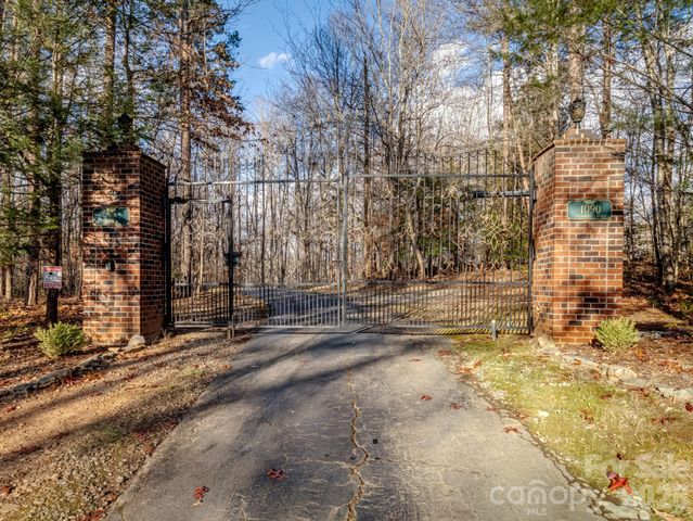 1090 N Saunders Drive, Catawba, NC 28609