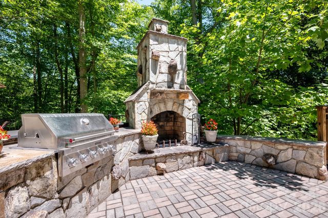 1090 N Saunders Drive, Catawba, NC 28609