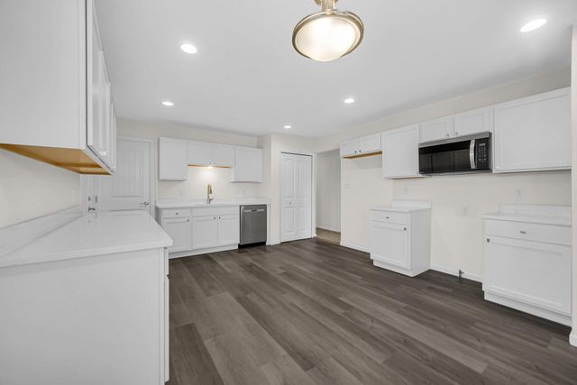 372 Raven Court, Valparaiso, IN 46385