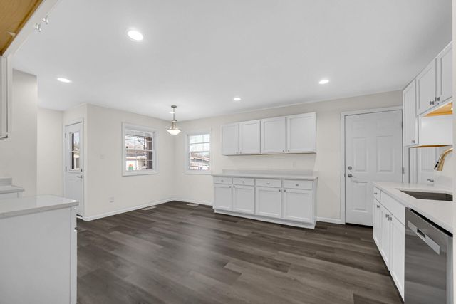 372 Raven Court, Valparaiso, IN 46385