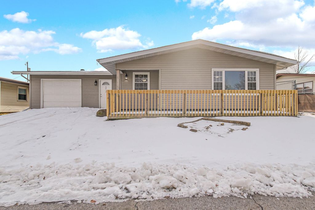 372 Raven Court, Valparaiso, IN 46385