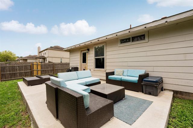 340 Feathergrass DR, Buda, TX 78610