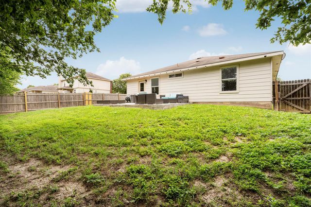 340 Feathergrass DR, Buda, TX 78610