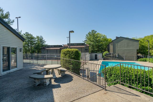 404 Summit Ridge Pl, Nashville, TN 37215